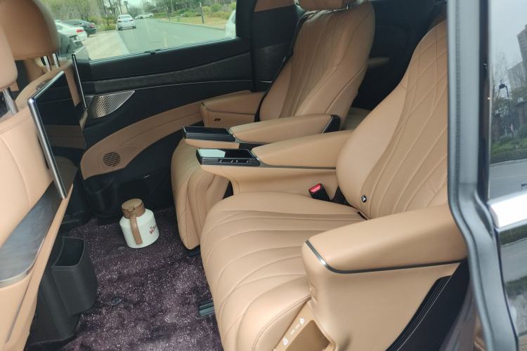 Used Denza D9 2025 DM-i Smart Drive 1020 Four-Wheel Drive Deluxe Model
