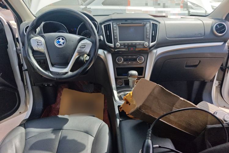 Used Venucia T70 2015 2.0L CVT Smart Edition Center Console