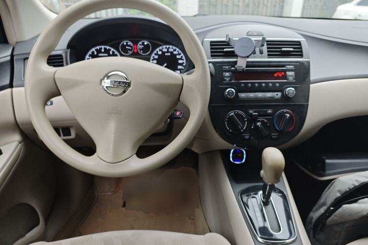 Used Nissan Tiida 2011 1.6L CVT Comfort Model Center Console