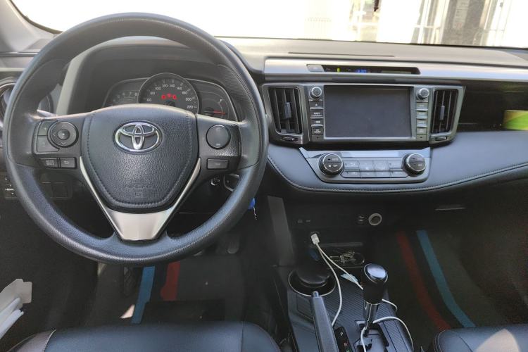 Used Toyota RAV4 2015 2.0L CVT Two-Wheel Drive Fashion Edition
