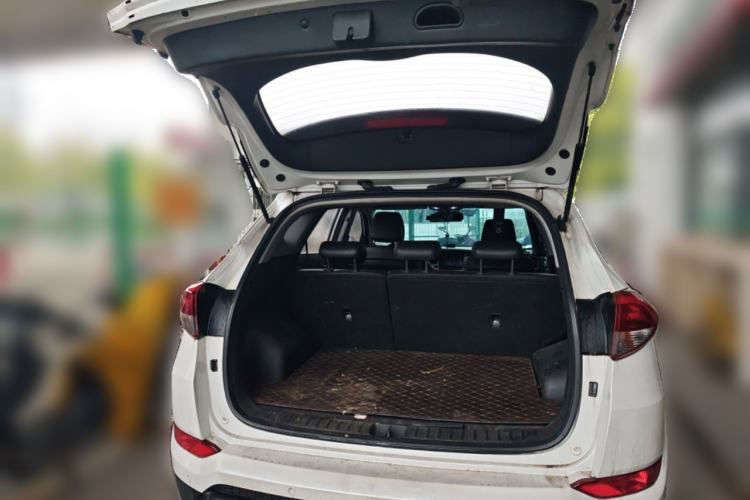 Used Hyundai Tucson 2015 1.6T Dual-Clutch Two-Wheel-Drive Smart Model Trunk