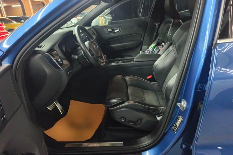 Used Volvo XC60 2019 T5 4x4 Smart & Dynamic Sport Edition China VI Standard