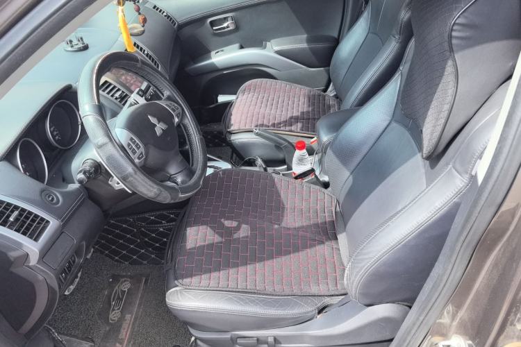 Used Mitsubishi Outlander 2011 Kicks 2.4 Fashion Edition