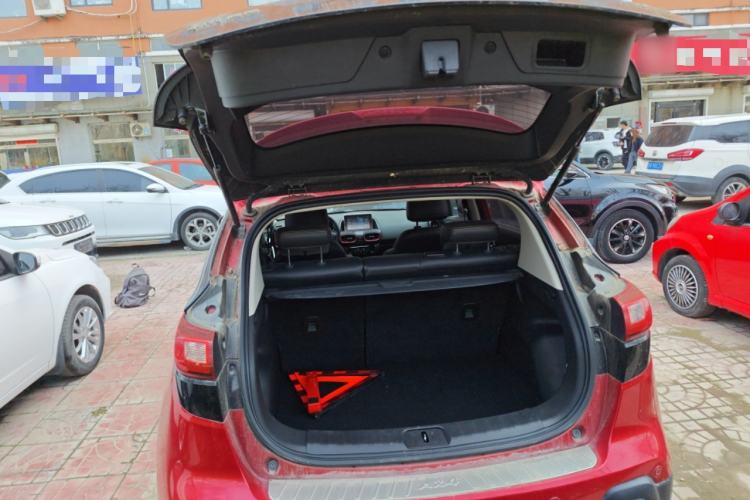 Used Dongfeng Aeolus AX4 2017 1.6L DCT Trendy Style
