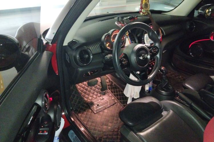 Used MINI 2017 1.5T COOPER Limited Edition in Ice Blue Driver Seat