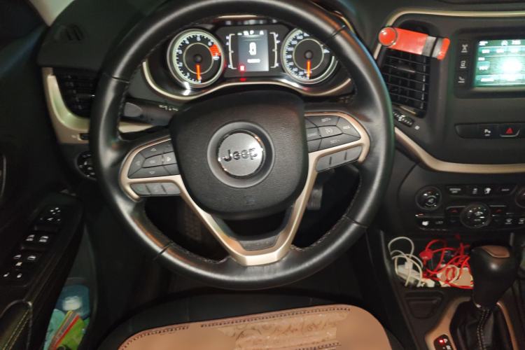 Used Jeep Cherokee 2016 2.4L Leading Edition
