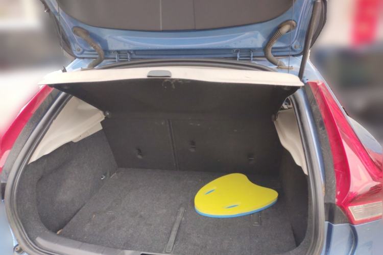 Used Volvo V40 2015 1.6T Zhiyi Edition Trunk