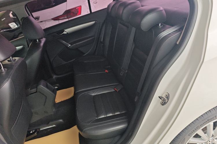 Used Volkswagen Lavida 2013 Revised Version 1.6L Automatic Luxury Edition Left Rear Seat