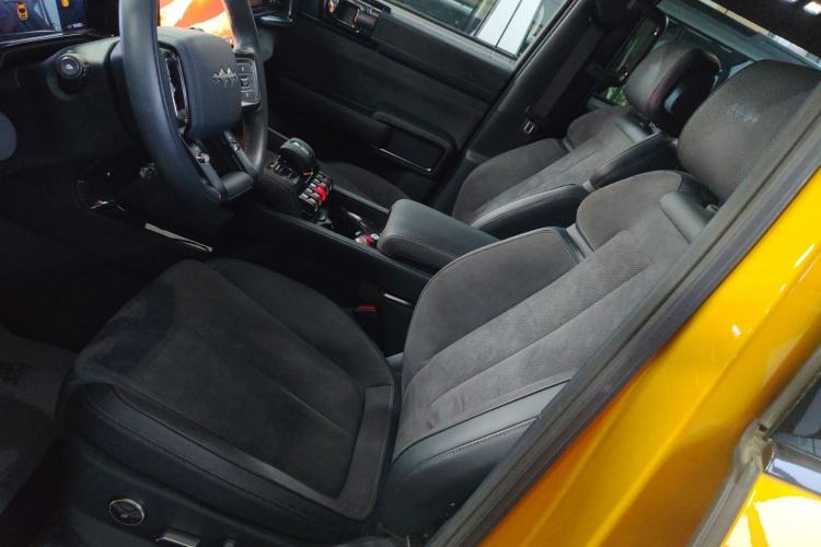 Used Formula Leopard 5 2023 Cloud Ride Flagship Edition
