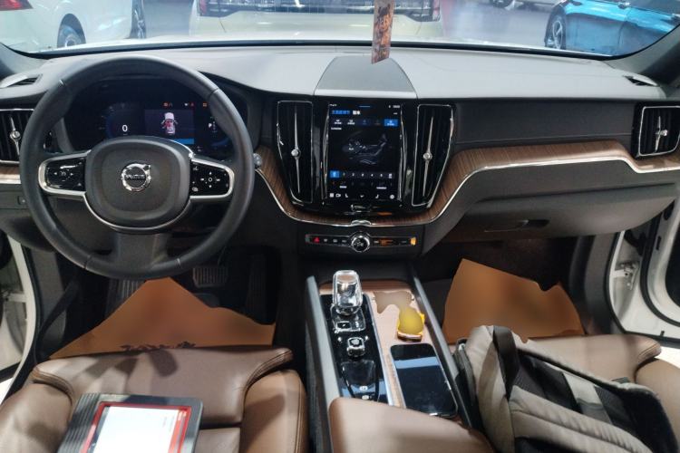 Used Volvo XC60 New Energy 2023 T8 Plug-in Hybrid Long-Range All-Wheel Drive Smart Luxury Edition