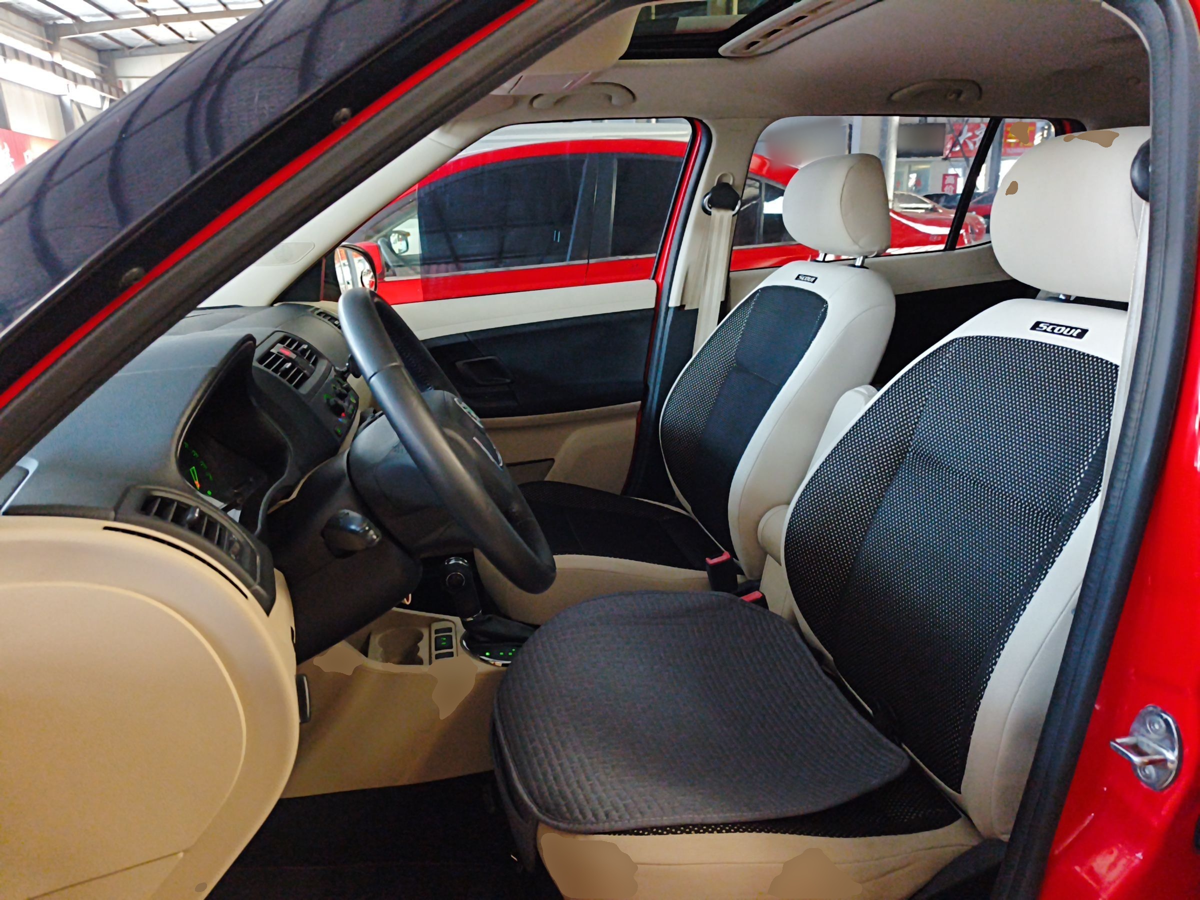 المقاعد الأمامية داخل السيارة