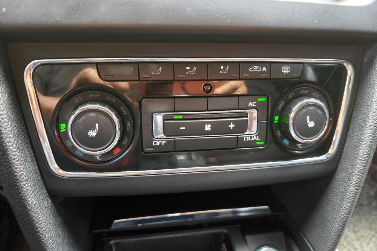 Used Skoda Superb 2013 2.0 TSI DSG Luxury Edition Interior 2