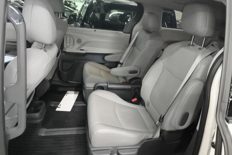 Used Toyota Granvia 2024 2.5L Hybrid Comfort Edition
