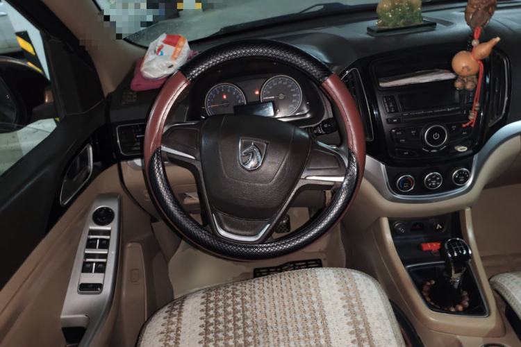 Used Baojun 730 2014 1.5L manual standard trim 7 seats