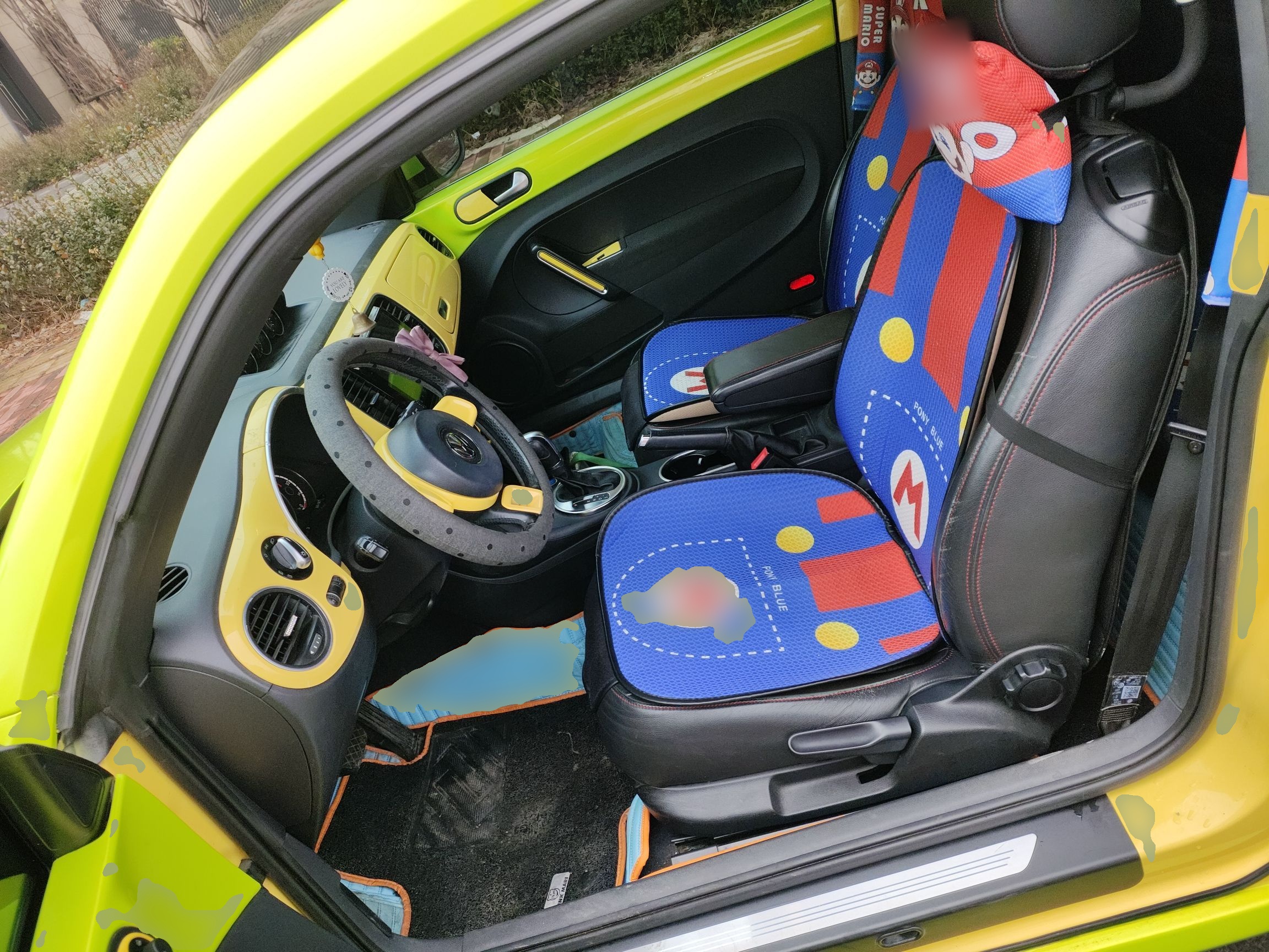 المقاعد الأمامية داخل السيارة