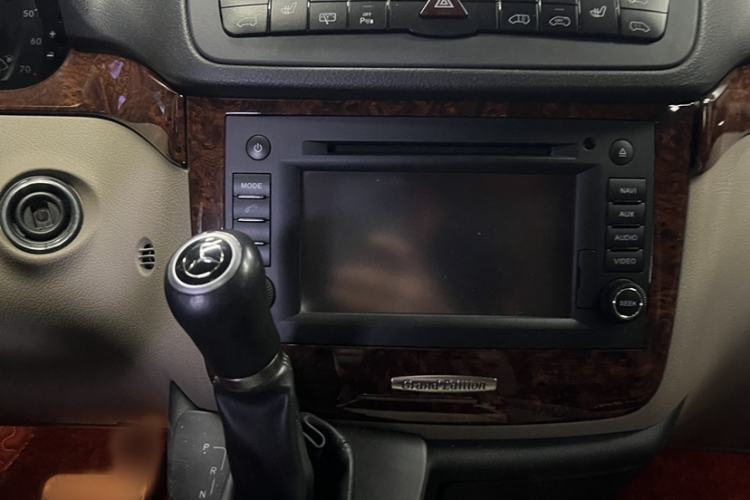 Used Mercedes-Benz Viano 2014 3.5L Premier Edition Interior 2