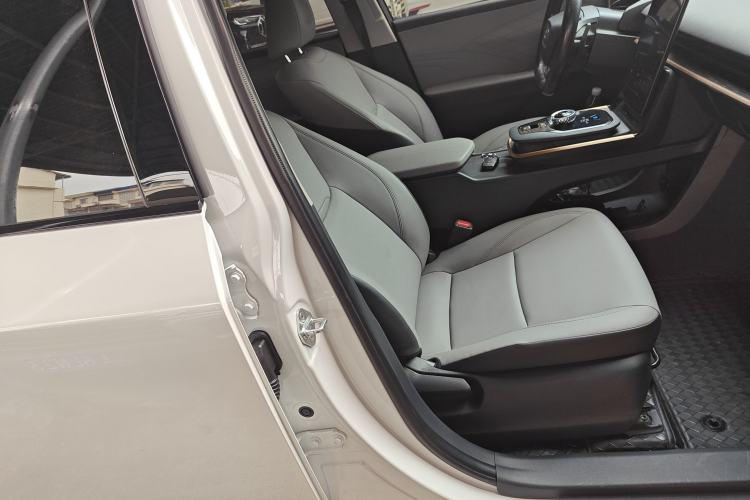 Used Toyota bZ3 2024 517 km Elite PRO Right Front Seat