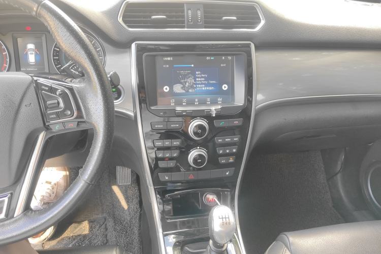 Used Haval H2 2016 Red Label 1.5T Manual Two-Wheel Drive Elite Model
