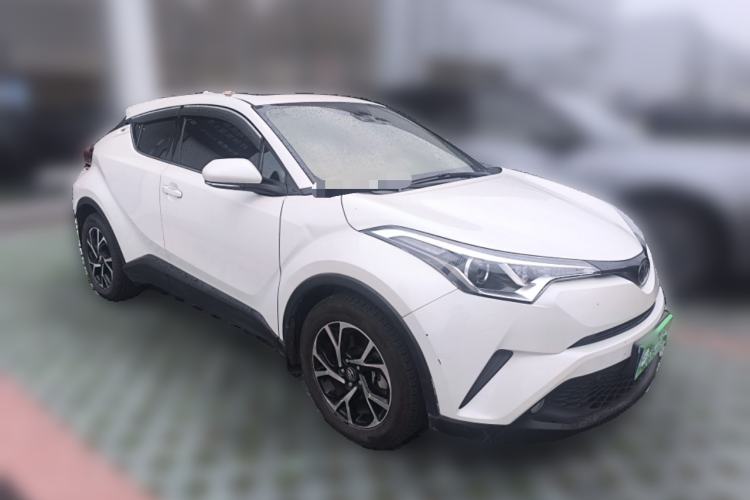 Used Toyota C-HR 2018 2.0L Leading with Sunroof China V Standard Front Right 45 Deg
