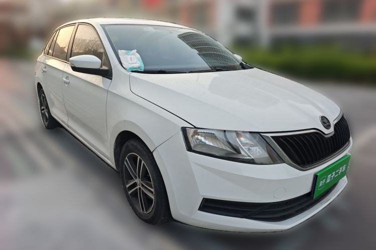 Used Skoda Rapid Spaceback 2018 1.6L Automatic Standard Edition Front Right 45 Deg