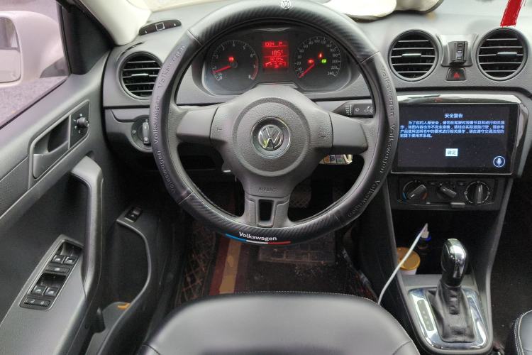 Used Volkswagen Jetta 2015 Value Edition 1.6L Automatic Fashion Version Steering Wheel