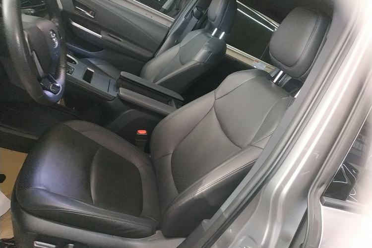 Used Toyota Granvia 2023 2.5L Hybrid Prestige VIP Edition
