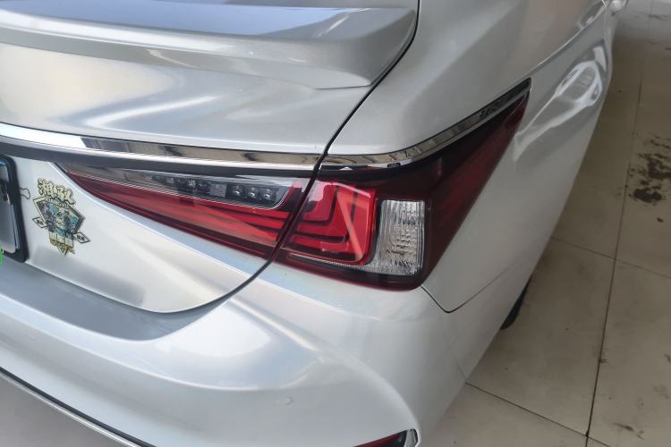 Used Lexus ES 2018 300h Premier Edition China VI Standard