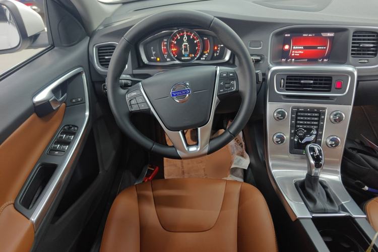 Used Volvo S60 2018 S60L T4 Zhiyuan Edition Steering Wheel