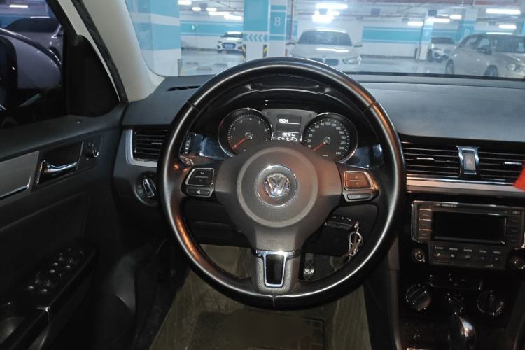 Used Volkswagen Bora 2015 Value Edition 1.6L Automatic Comfort Version Steering Wheel