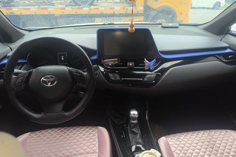 Used Toyota C-HR 2018 2.0L Leading with Sunroof China V Standard Center Console