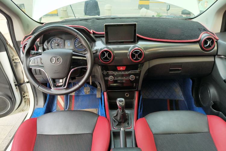 Used BAIC Senova X25 2015 1.5L Manual Elite Edition Center Console