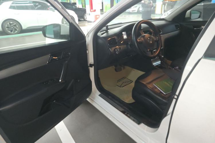 Used Volkswagen Lavida 2013 Revised Version 1.6L Automatic Luxury Edition Driver Seat