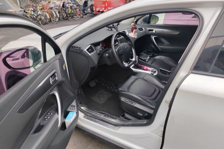 Used DS 6 2016 1.6T Luxury Edition THP160
