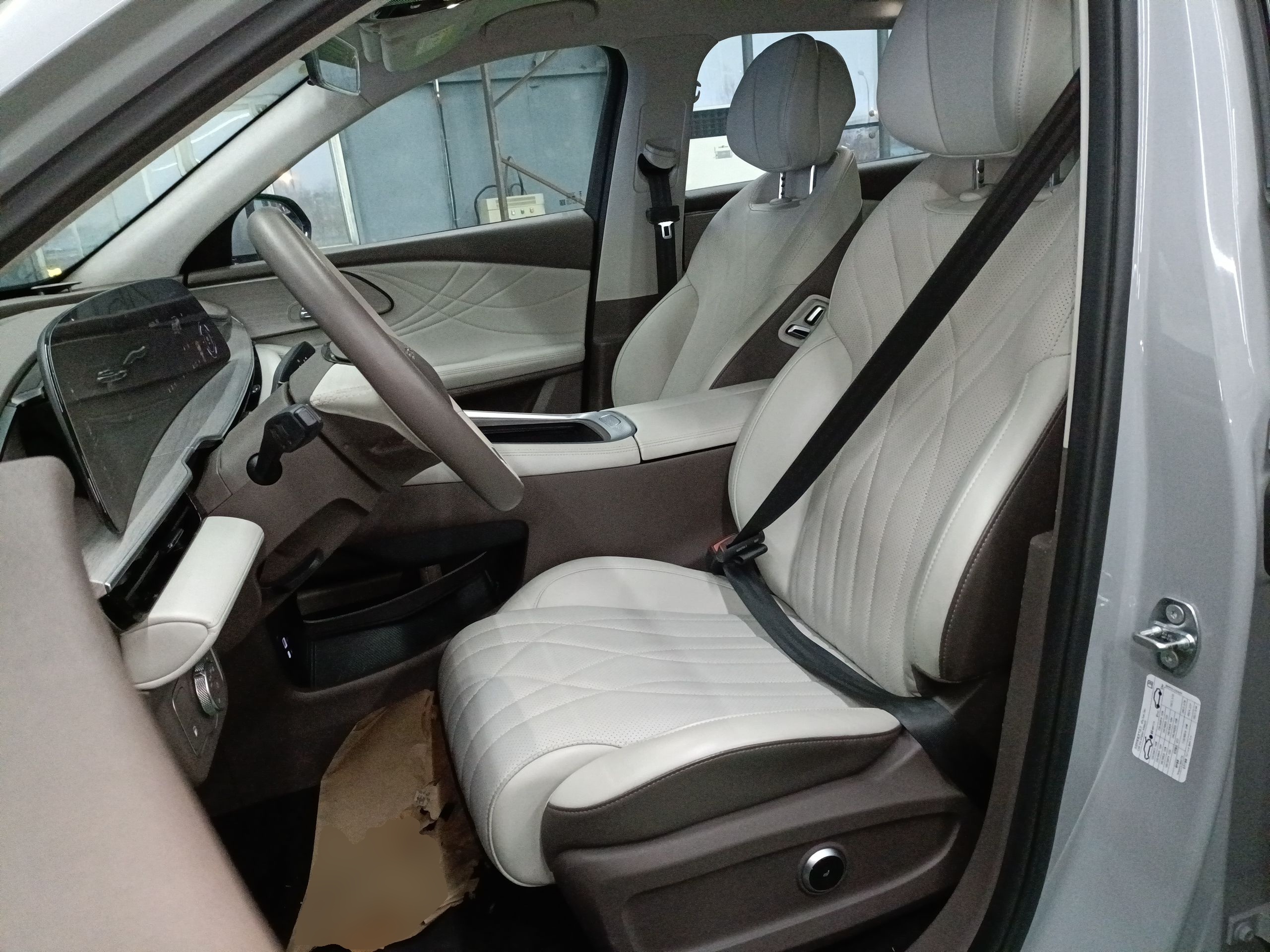 Переднее сиденье в автомобиле