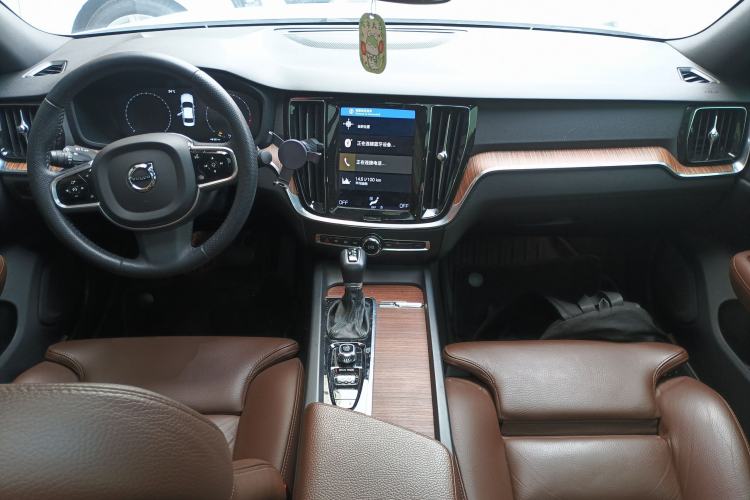 Used Volvo S60 2021 T4 Zhiyuan Luxury Edition Center Console