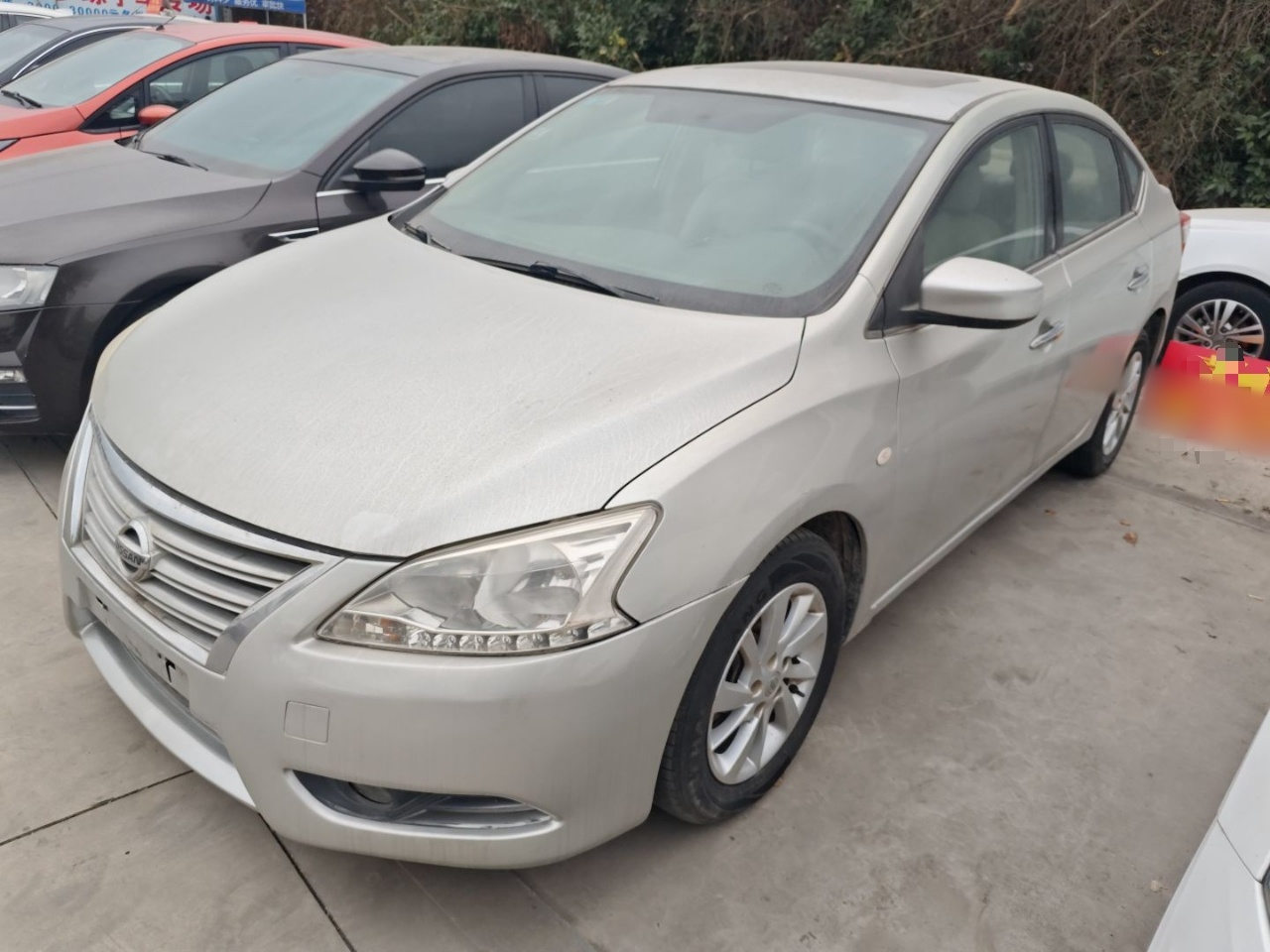 Под передней частью автомобиля