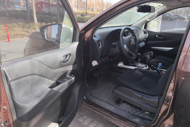 Used Nissan Navara 2017 2.5L Automatic 2WD Luxury Edition QR25
