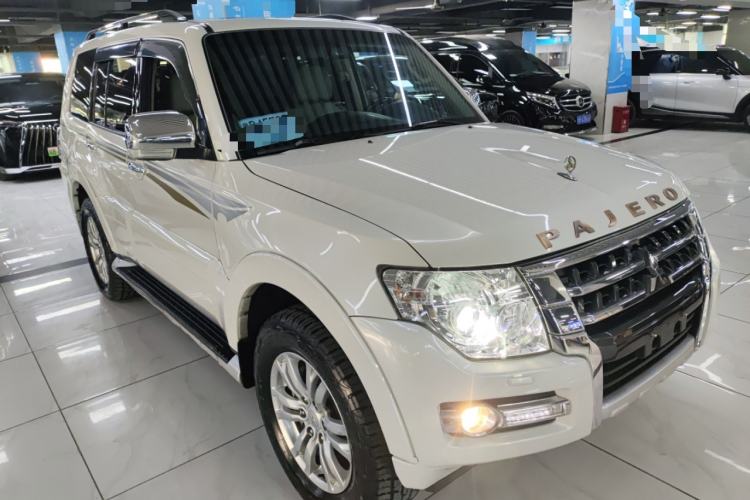 Used Mitsubishi Pajero (Parallel Import) 2017 V97 3.8L 5-Door GLS Model with Sunroof – U.S. Specification