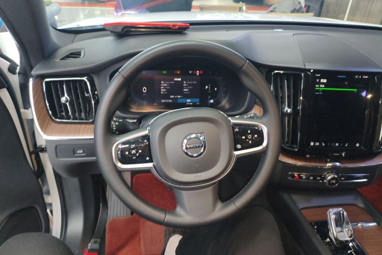 Used Volvo XC60 2024 B5 4x4 Smart Luxury Edition
