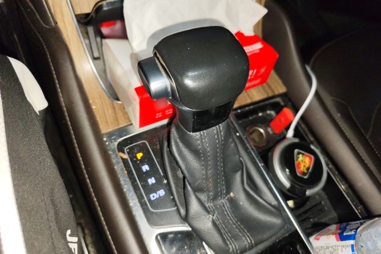 Used Roewe RX8 2018 30T Smart Connectivity Two-Wheel Drive Flagship Edition