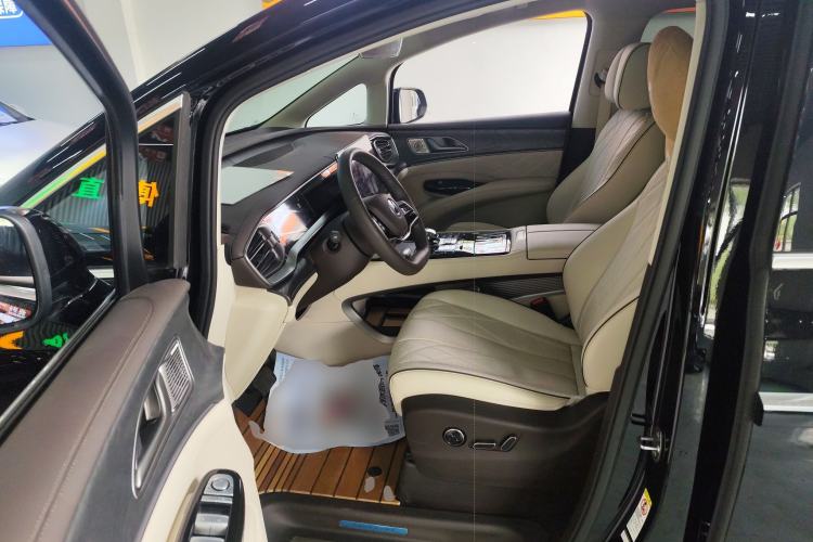 Used Denza D9 2024 DM-i 1050 Luxury Model Driver Seat