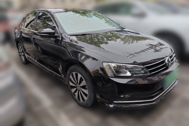 Used Volkswagen Sagitar 2017 180TSI Automatic Luxury Edition Front Right 45 Deg