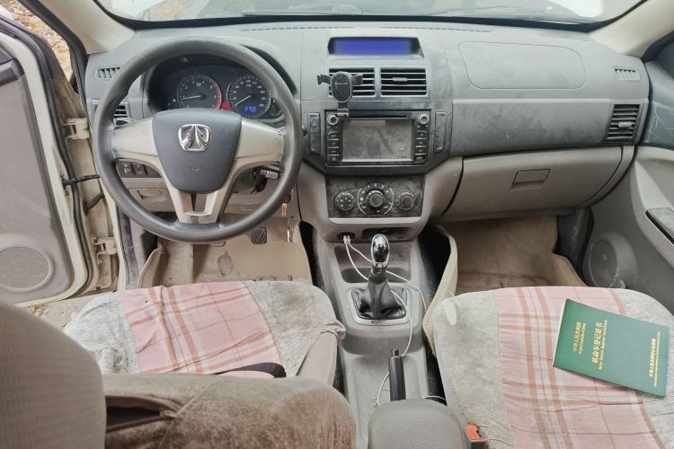 Used BAIC Weiwang M20 2014 1.5L practical type BJ415A Center Console