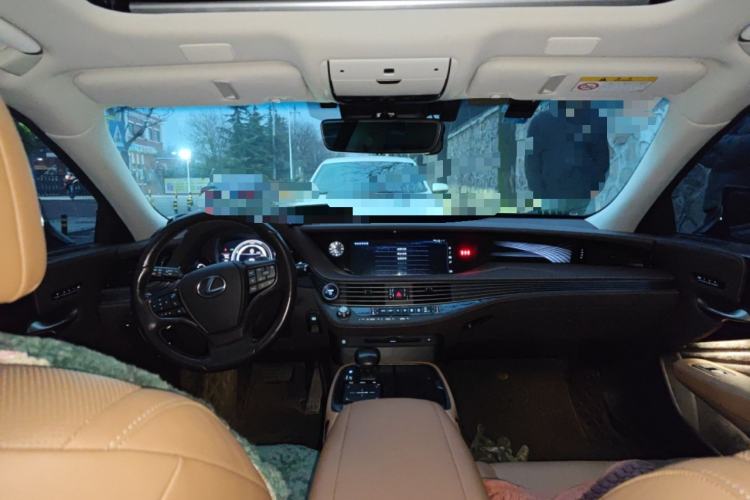 Used Lexus LS 2020 500h Excellence Edition China VI standard Center Console