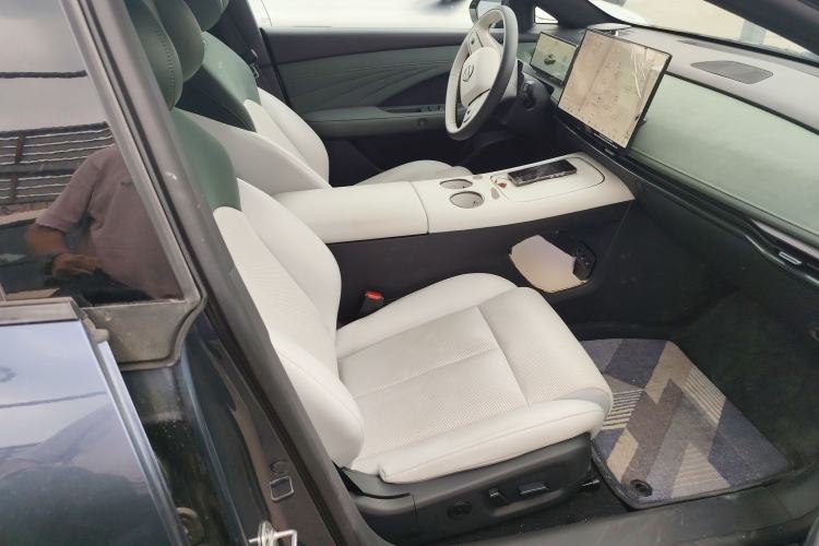 Used Nissan N7 2025 625 Max Right Front Seat