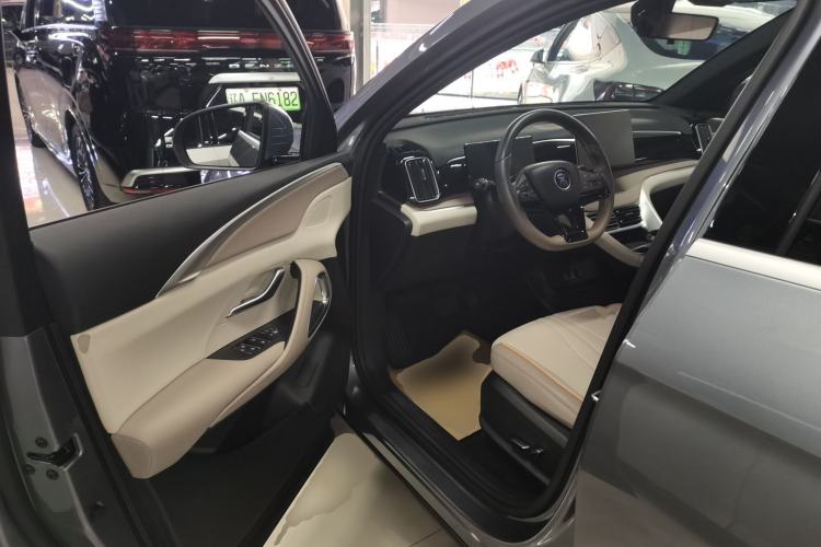 Used BYD Song Pro New Energy 2024 HONOR Edition DM-i 71KM Navigation Model Driver Seat