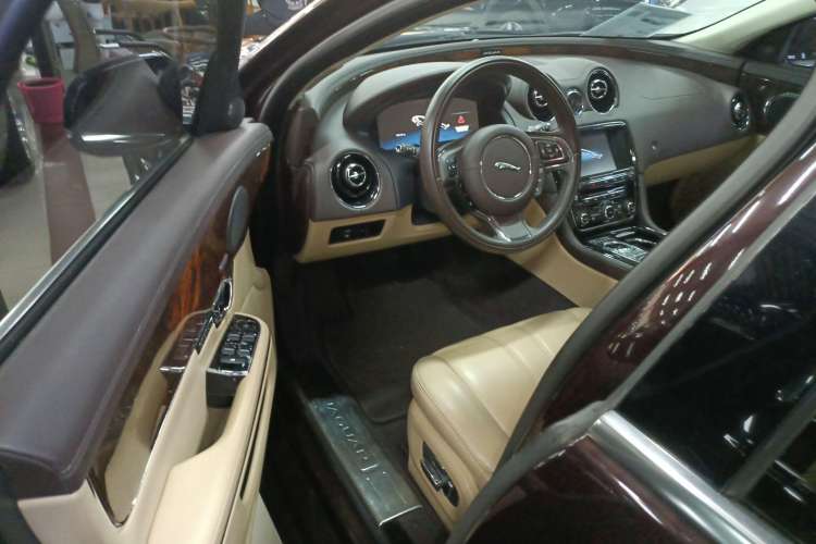Used Jaguar XJ 2015 XJL 3.0 SC Two-Wheel-Drive Panoramic Business Edition