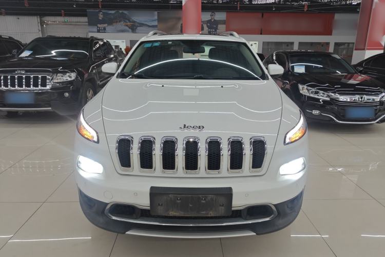 Used Jeep Cherokee 2016 2.4L Professional Edition Front