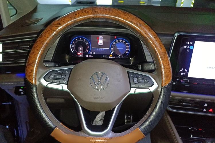Used Volkswagen Viloran 2023 Revised Version 380TSI Luxury Edition Steering Wheel