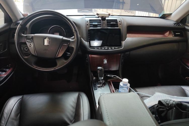 Used Toyota Crown 2010 2.5L Royal Leather Sunroof Edition Center Console